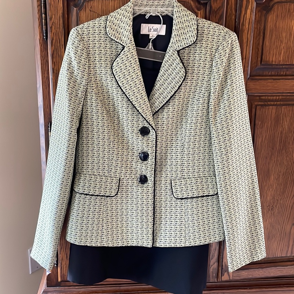 Le Suit Set